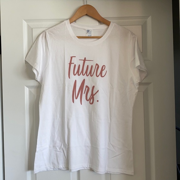 Future Mrs. Bride T-shirt (brand new) - Picture 1 of 4
